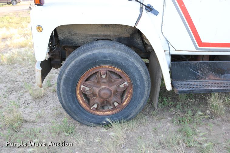 image for item DB9361 1981 International 1824 propane truck