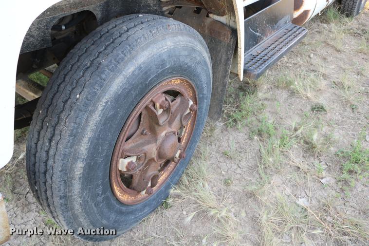 image for item DB9361 1981 International 1824 propane truck