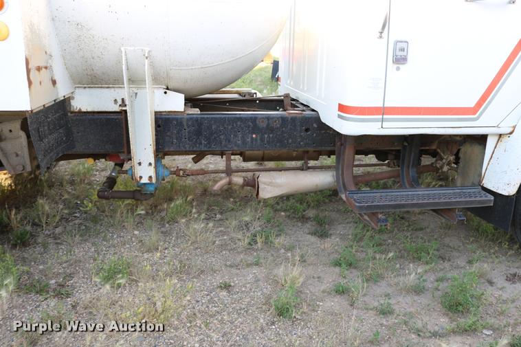 image for item DB9361 1981 International 1824 propane truck