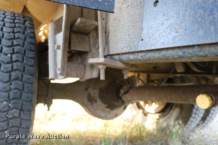 image for item DB9361 1981 International 1824 propane truck