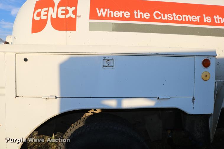 image for item DB9361 1981 International 1824 propane truck