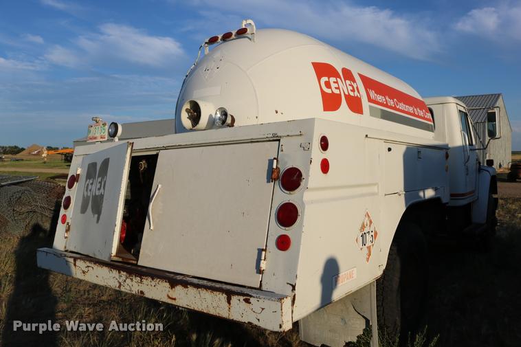 image for item DB9361 1981 International 1824 propane truck
