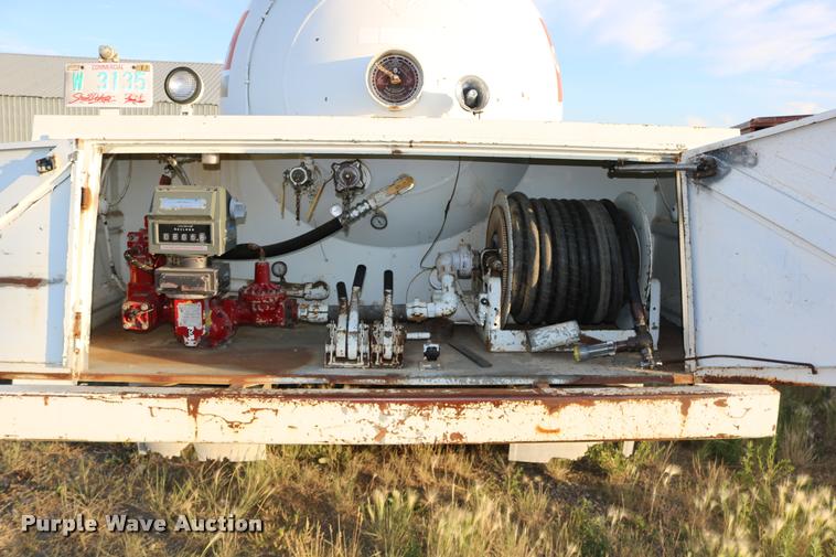 image for item DB9361 1981 International 1824 propane truck