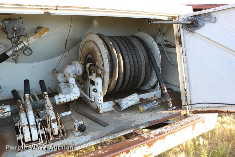image for item DB9361 1981 International 1824 propane truck