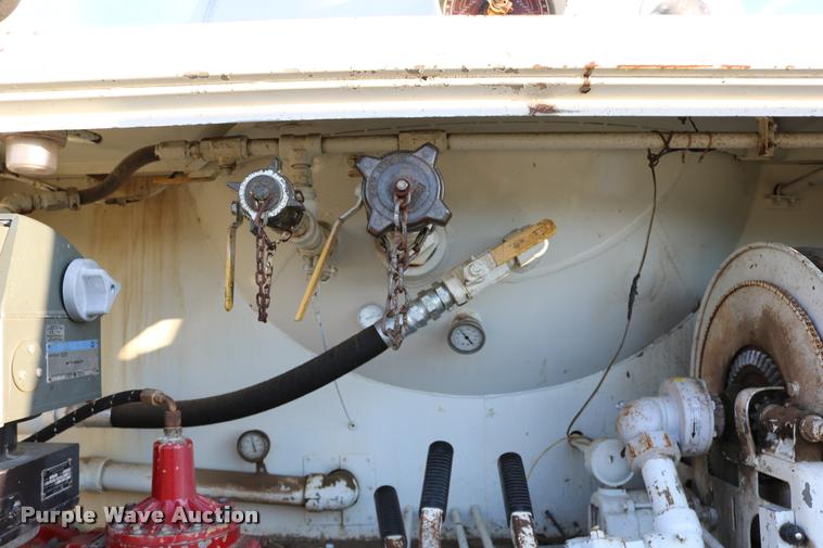 image for item DB9361 1981 International 1824 propane truck