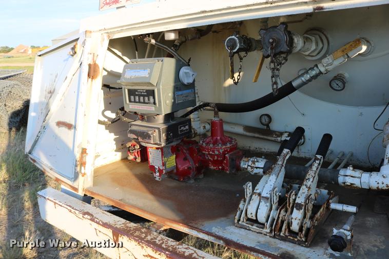 image for item DB9361 1981 International 1824 propane truck