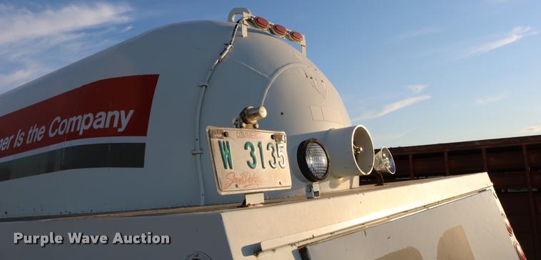 image for item DB9361 1981 International 1824 propane truck