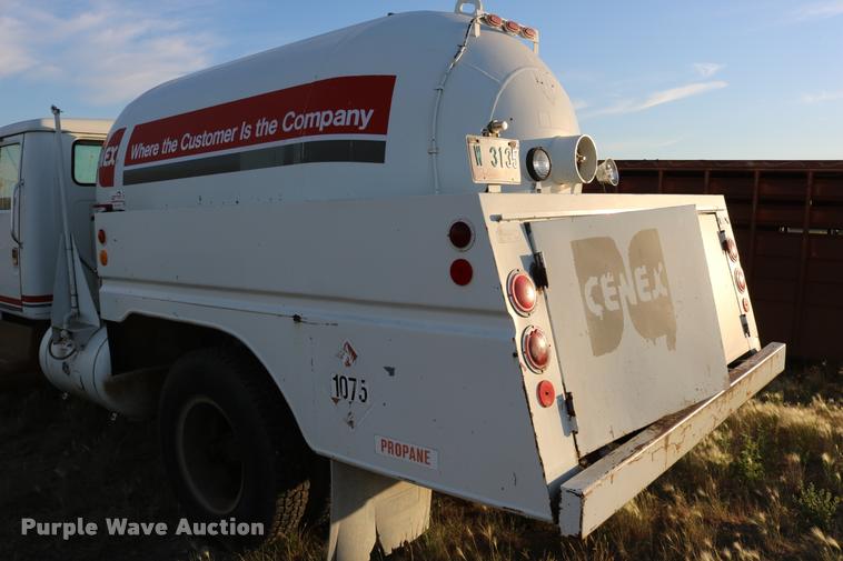 image for item DB9361 1981 International 1824 propane truck