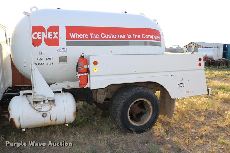 image for item DB9361 1981 International 1824 propane truck
