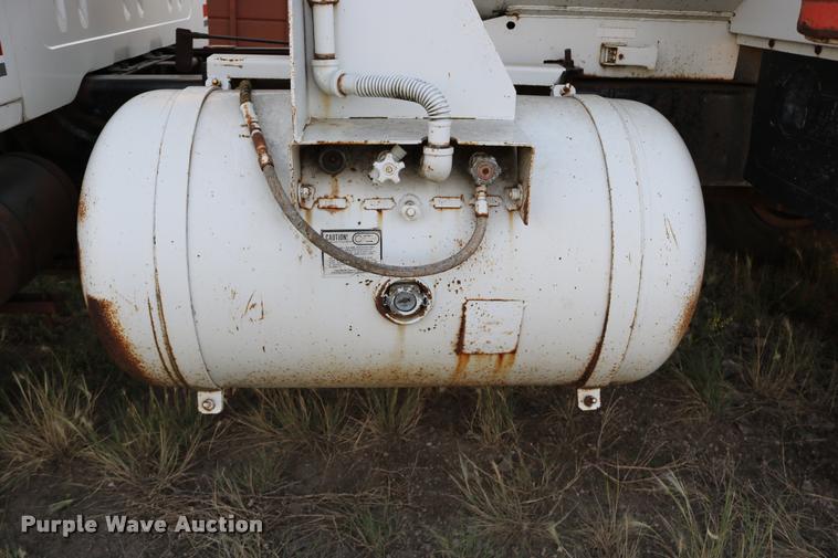 image for item DB9361 1981 International 1824 propane truck