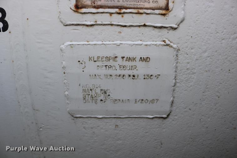 image for item DB9361 1981 International 1824 propane truck