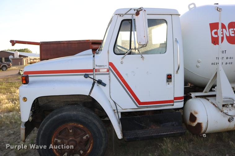 image for item DB9361 1981 International 1824 propane truck