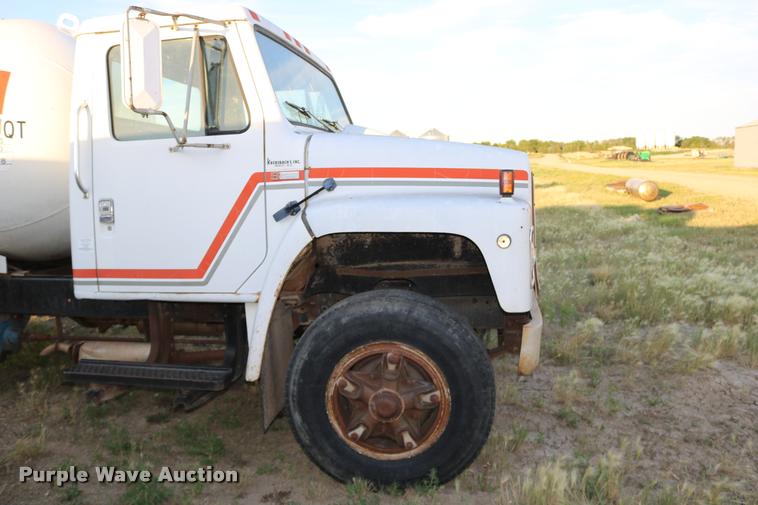 image for item DB9361 1981 International 1824 propane truck
