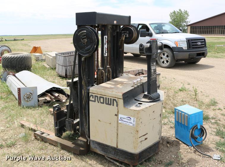 image for item DB9376 Crown 30WRTT forklift