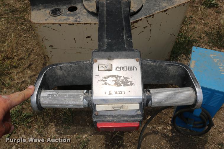image for item DB9376 Crown 30WRTT forklift