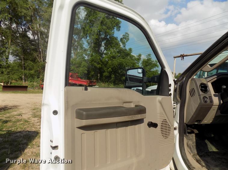 image for item DC4946 2010 Ford F350 Super Duty Crew Cab pickup truck