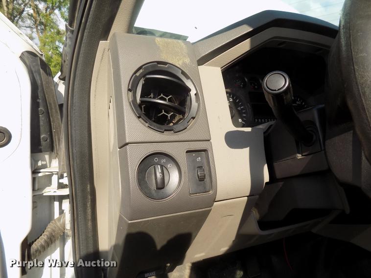 image for item DC4946 2010 Ford F350 Super Duty Crew Cab pickup truck