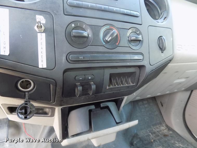 image for item DC4946 2010 Ford F350 Super Duty Crew Cab pickup truck