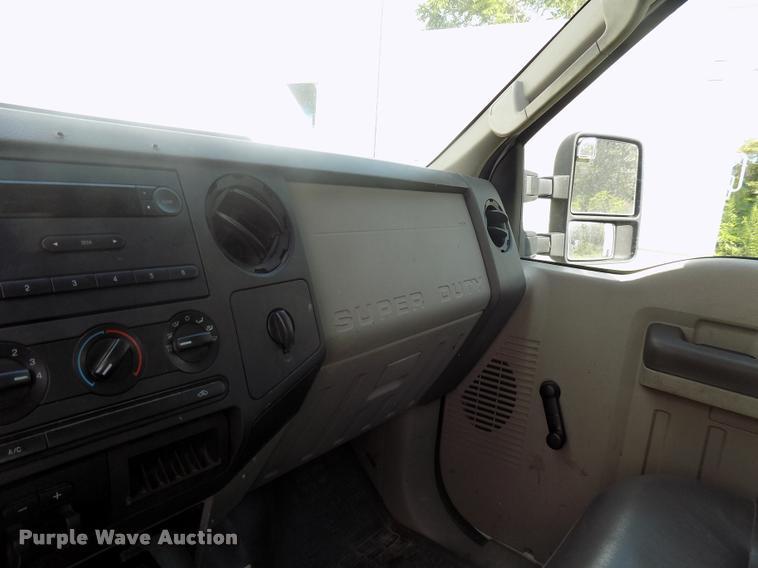 image for item DC4946 2010 Ford F350 Super Duty Crew Cab pickup truck