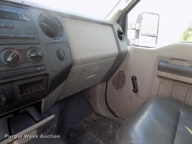 image for item DC4946 2010 Ford F350 Super Duty Crew Cab pickup truck