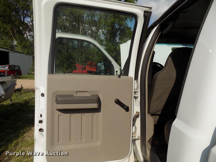 image for item DC4946 2010 Ford F350 Super Duty Crew Cab pickup truck