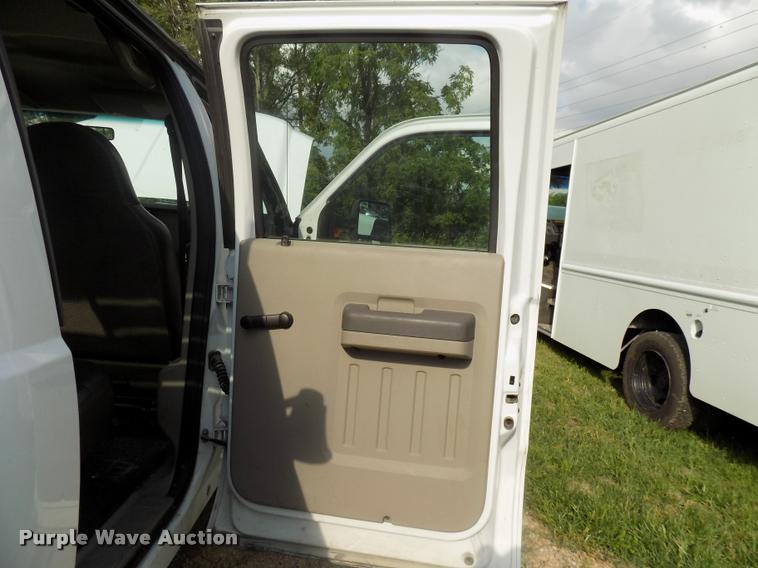 image for item DC4946 2010 Ford F350 Super Duty Crew Cab pickup truck