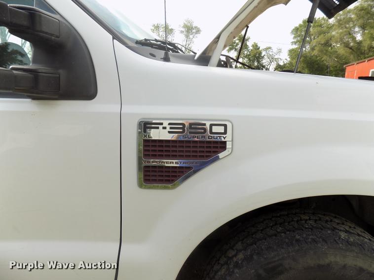 image for item DC4946 2010 Ford F350 Super Duty Crew Cab pickup truck