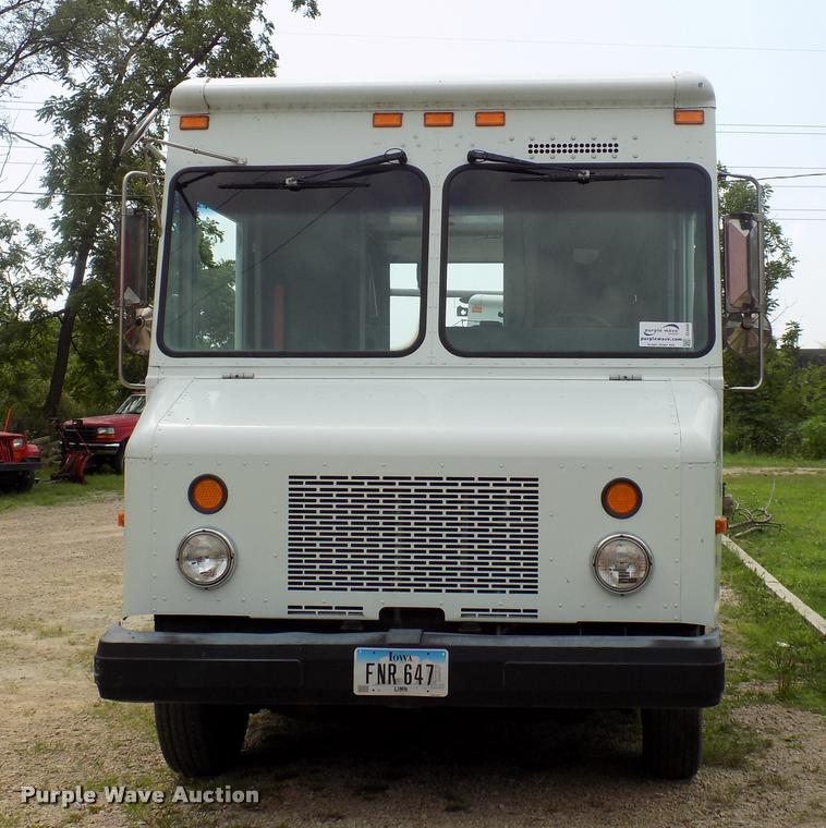 image for item DC4948 2003 Workhorse P42 delivery truck