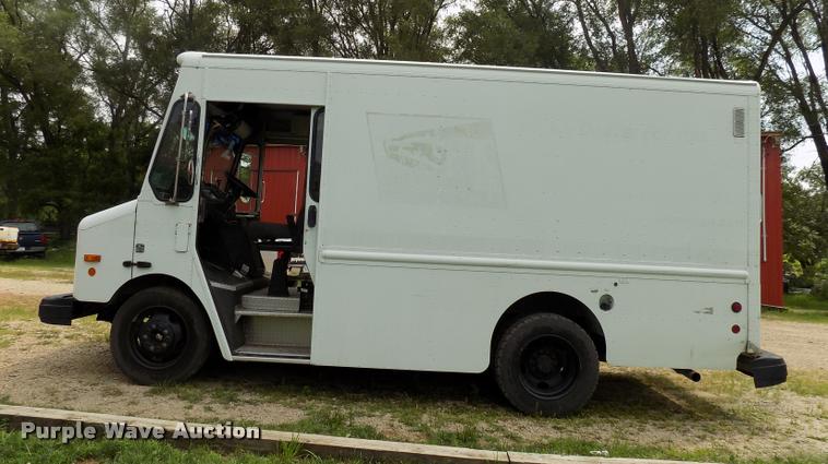 image for item DC4948 2003 Workhorse P42 delivery truck