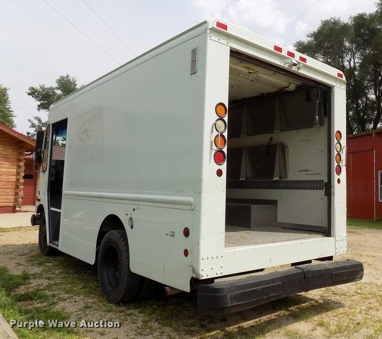 image for item DC4948 2003 Workhorse P42 delivery truck