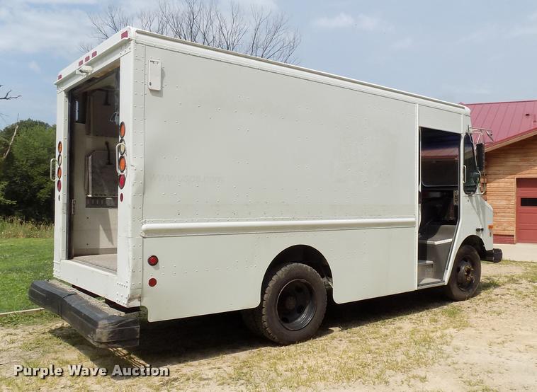 image for item DC4948 2003 Workhorse P42 delivery truck