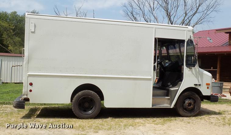 image for item DC4948 2003 Workhorse P42 delivery truck