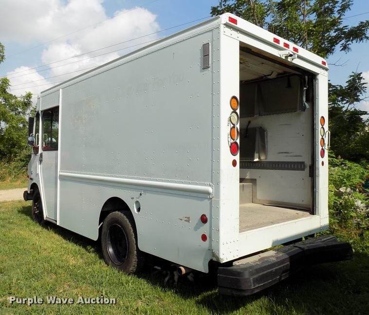 image for item DC4948 2003 Workhorse P42 delivery truck