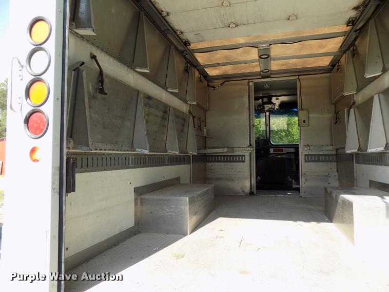 image for item DC4948 2003 Workhorse P42 delivery truck