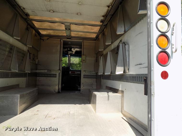 image for item DC4948 2003 Workhorse P42 delivery truck