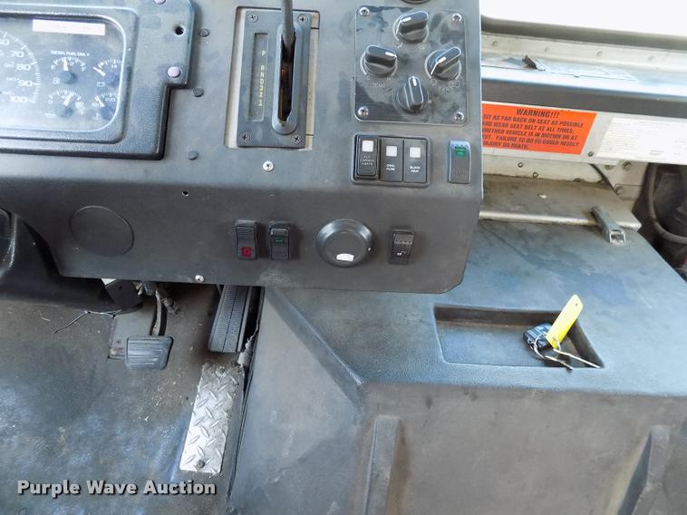 image for item DC4948 2003 Workhorse P42 delivery truck