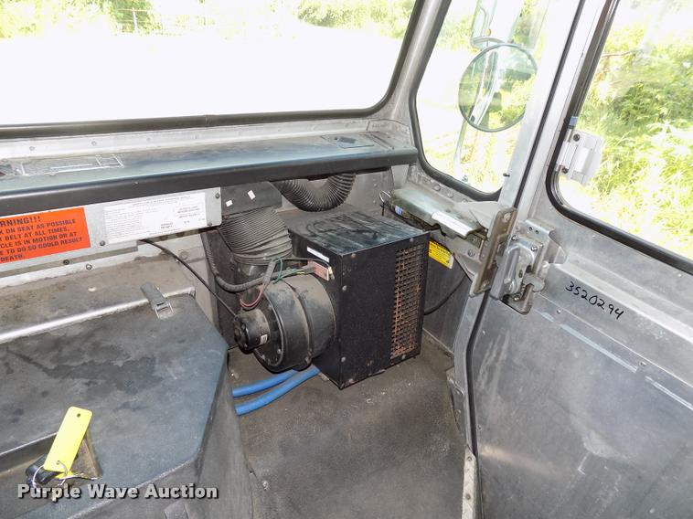 image for item DC4948 2003 Workhorse P42 delivery truck