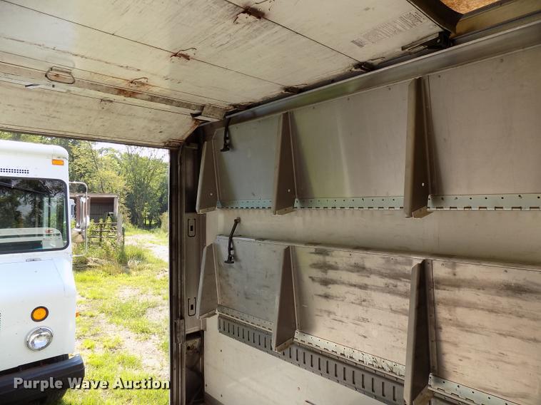 image for item DC4948 2003 Workhorse P42 delivery truck