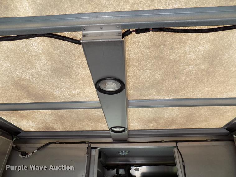 image for item DC4948 2003 Workhorse P42 delivery truck