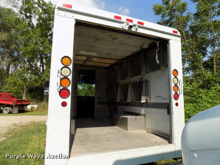 image for item DC4948 2003 Workhorse P42 delivery truck