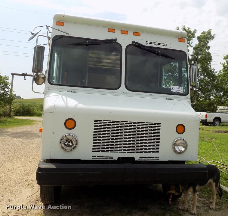 image for item DC4948 2003 Workhorse P42 delivery truck