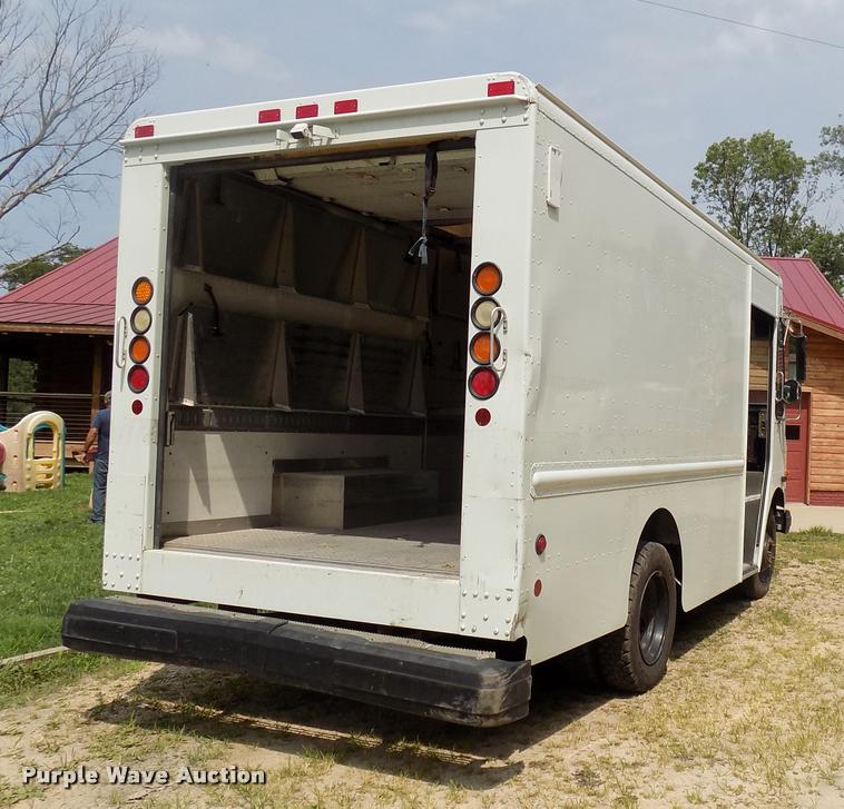 image for item DC4948 2003 Workhorse P42 delivery truck