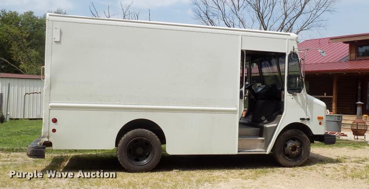 image for item DC4948 2003 Workhorse P42 delivery truck