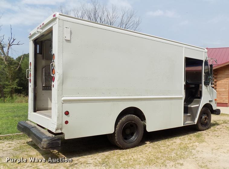 image for item DC4948 2003 Workhorse P42 delivery truck