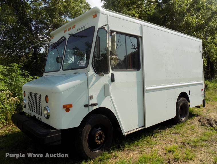 image for item DC4949 2004 Workhorse P42 delivery truck