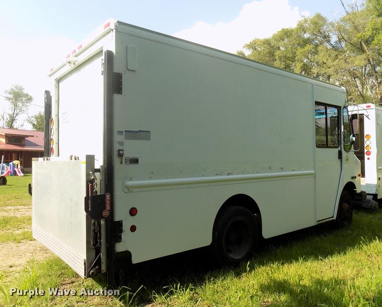 image for item DC4949 2004 Workhorse P42 delivery truck