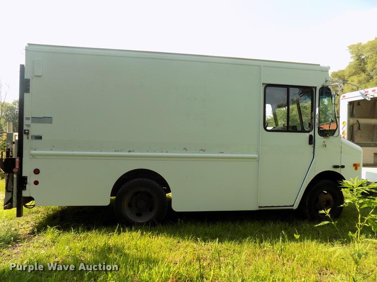 image for item DC4949 2004 Workhorse P42 delivery truck