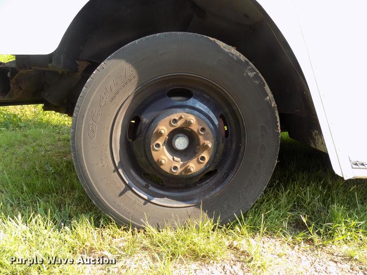 image for item DC4949 2004 Workhorse P42 delivery truck