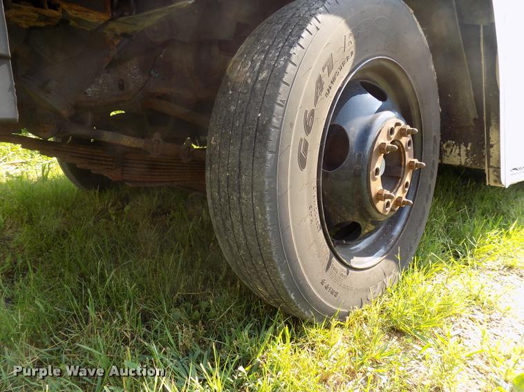 image for item DC4949 2004 Workhorse P42 delivery truck