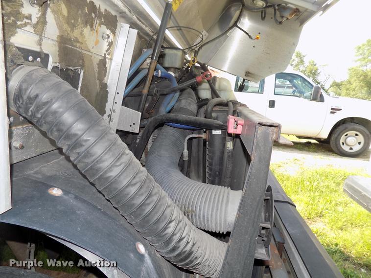 image for item DC4949 2004 Workhorse P42 delivery truck